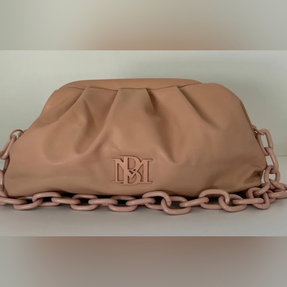 POSHMADDIEE'S BOUTIQUE GIVEAWAY LISTING💕💕 - Picture 9 of 15